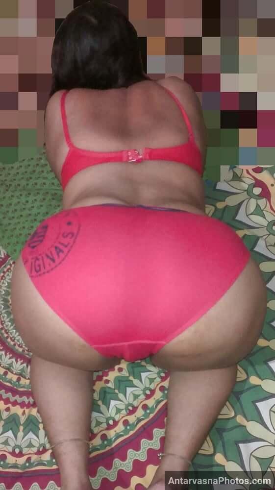 https://pub-5fcdf72a54cd4edbb03ec3edaa415a42.r2.dev/nakedleaks/108_captivating_images_of_a_desi_aunt's_plump_behind/19.jpg