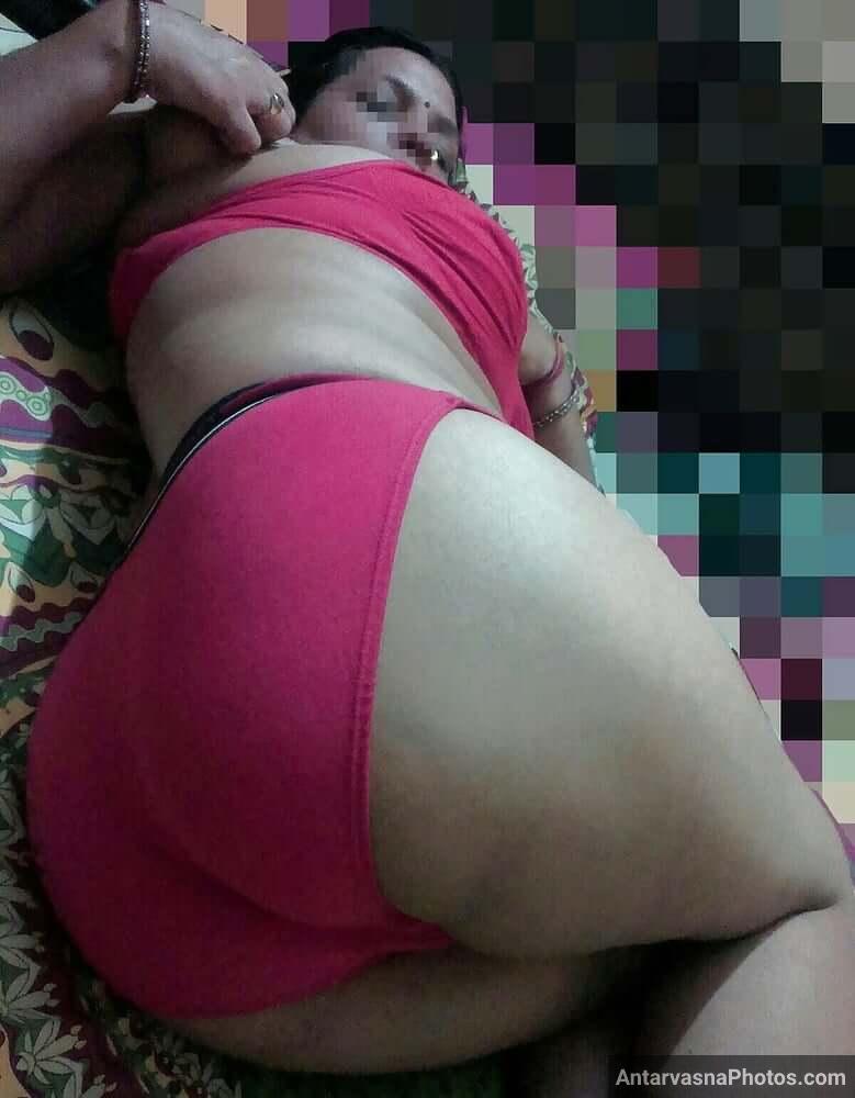 https://pub-5fcdf72a54cd4edbb03ec3edaa415a42.r2.dev/nakedleaks/108_captivating_images_of_a_desi_aunt's_plump_behind/78.jpg