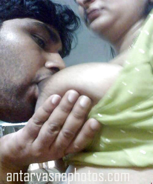 https://pub-5fcdf72a54cd4edbb03ec3edaa415a42.r2.dev/nakedleaks/10_sensational_photos_of_indian_women's_large_breasts/4.jpg