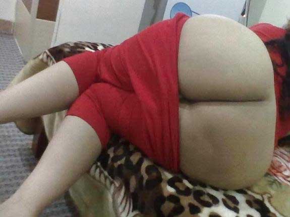 12 Captivating Images of Indian Buttocks