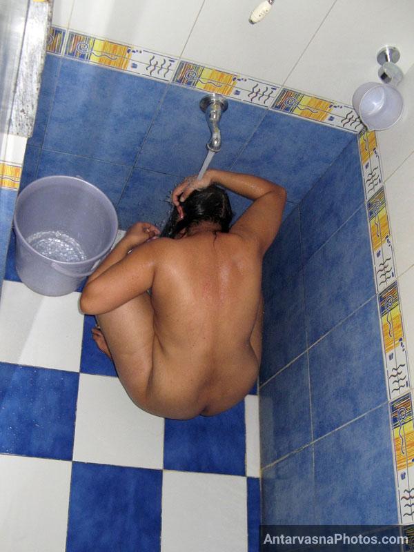 https://pub-5fcdf72a54cd4edbb03ec3edaa415a42.r2.dev/nakedleaks/12_desi_bhabhi_bathing_images_of_breasts,_pussy,_and_butt/0.jpg
