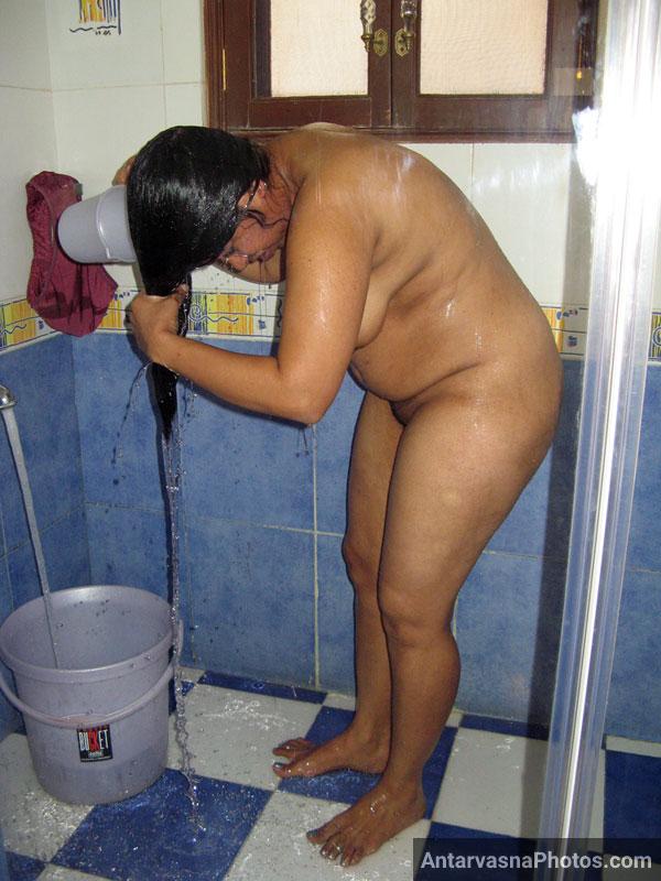 https://pub-5fcdf72a54cd4edbb03ec3edaa415a42.r2.dev/nakedleaks/12_desi_bhabhi_bathing_images_of_breasts,_pussy,_and_butt/4.jpg