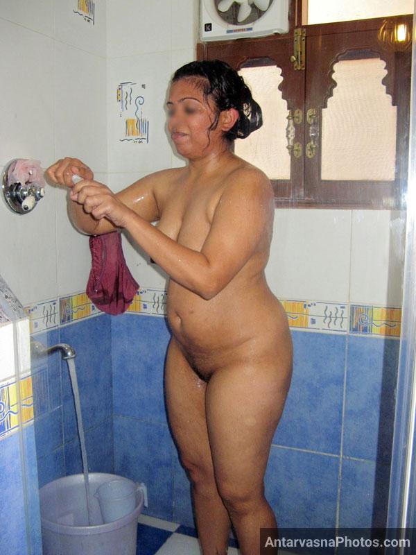 https://pub-5fcdf72a54cd4edbb03ec3edaa415a42.r2.dev/nakedleaks/12_desi_bhabhi_bathing_images_of_breasts,_pussy,_and_butt/6.jpg