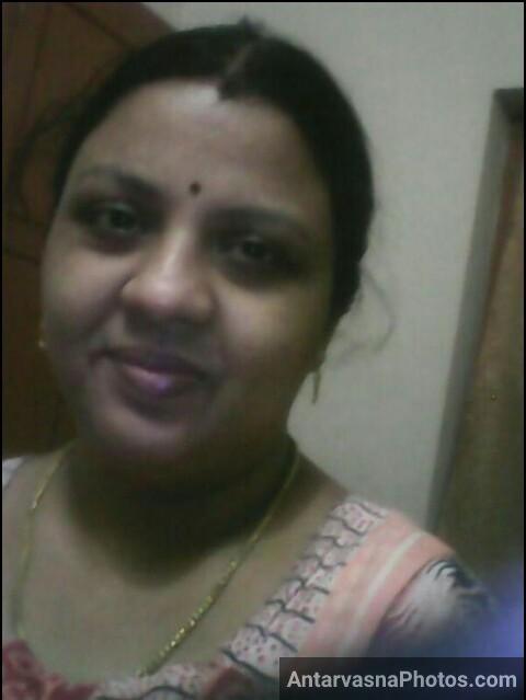 https://pub-5fcdf72a54cd4edbb03ec3edaa415a42.r2.dev/nakedleaks/12_revealing_photos_of_a_seductive_mallu_mother/11.jpg
