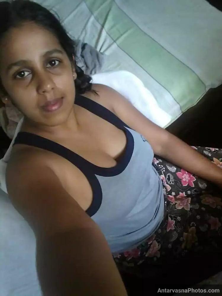 https://pub-5fcdf72a54cd4edbb03ec3edaa415a42.r2.dev/nakedleaks/17_spicy_photos_showcasing_the_allure_of_a_young_mallu_wife!/12.jpg
