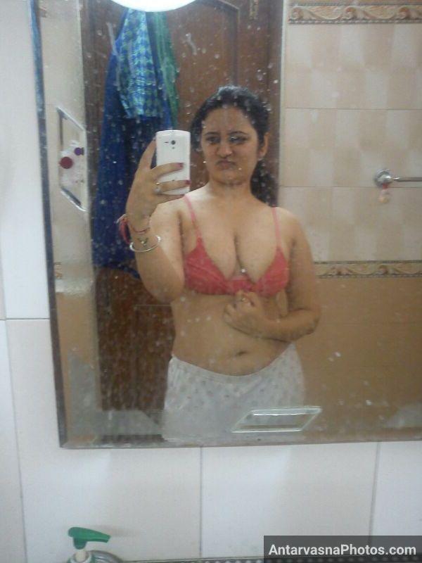 https://pub-5fcdf72a54cd4edbb03ec3edaa415a42.r2.dev/nakedleaks/19_provocative_nude_selfies_of_a_married_desi_bhabhi_in_the_bathroom/0.jpg