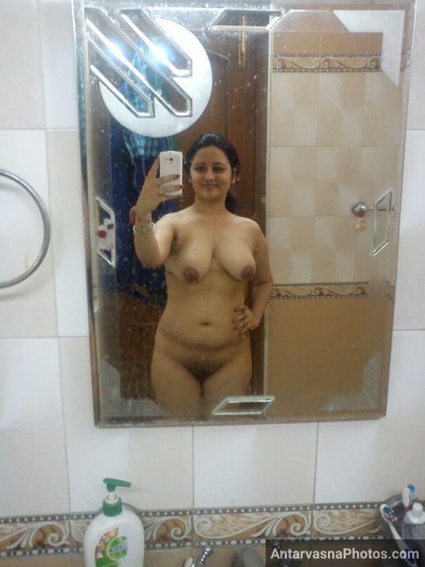 https://pub-5fcdf72a54cd4edbb03ec3edaa415a42.r2.dev/nakedleaks/19_provocative_nude_selfies_of_a_married_desi_bhabhi_in_the_bathroom/14.jpg