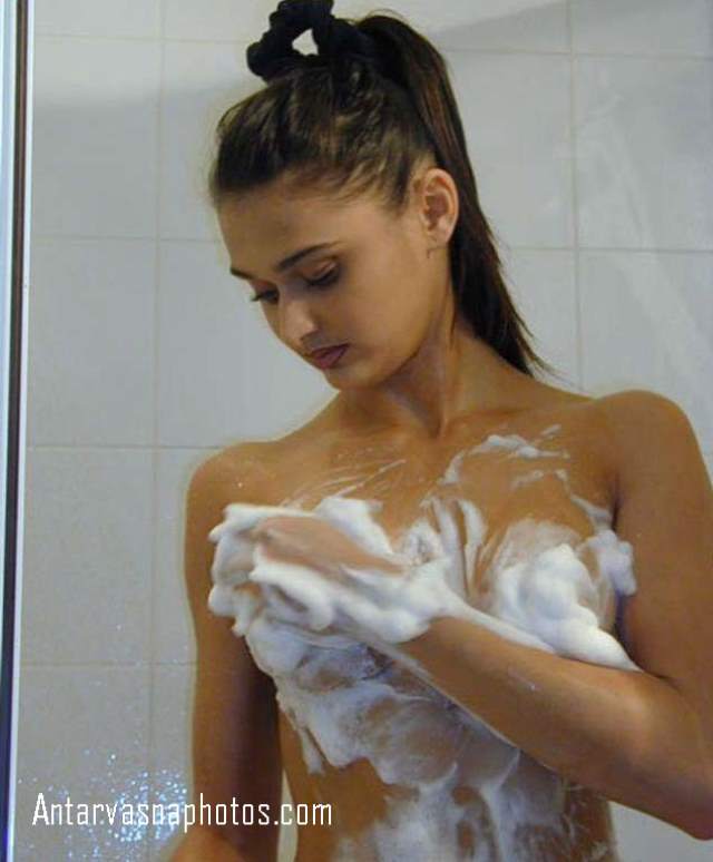 https://pub-5fcdf72a54cd4edbb03ec3edaa415a42.r2.dev/nakedleaks/21_nude_young_woman's_shower_photos/19.jpg