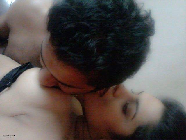 https://pub-5fcdf72a54cd4edbb03ec3edaa415a42.r2.dev/nakedleaks/21_sultry_images_of_a_desi_teen_girl/17.jpg