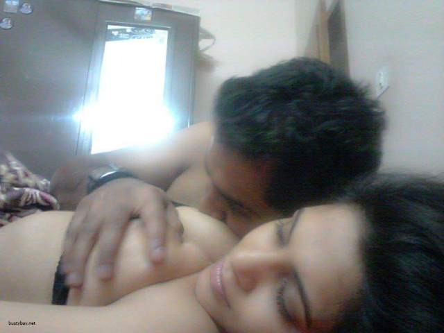 https://pub-5fcdf72a54cd4edbb03ec3edaa415a42.r2.dev/nakedleaks/21_sultry_images_of_a_desi_teen_girl/18.jpg