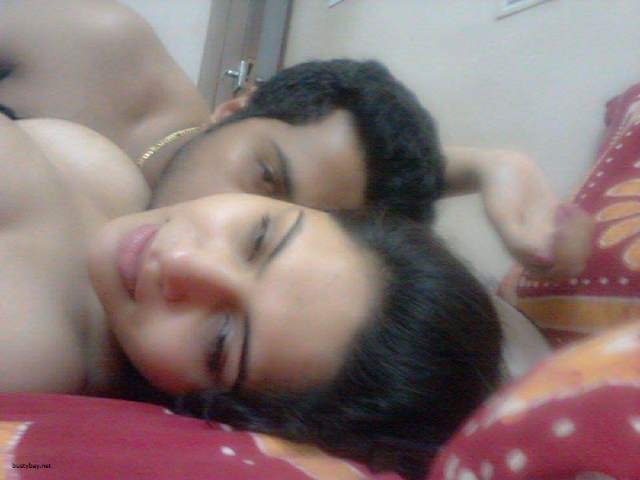 https://pub-5fcdf72a54cd4edbb03ec3edaa415a42.r2.dev/nakedleaks/21_sultry_images_of_a_desi_teen_girl/19.jpg