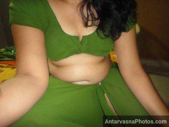 https://pub-5fcdf72a54cd4edbb03ec3edaa415a42.r2.dev/nakedleaks/25_seductive_indian_blouse_snapshots/14.jpg