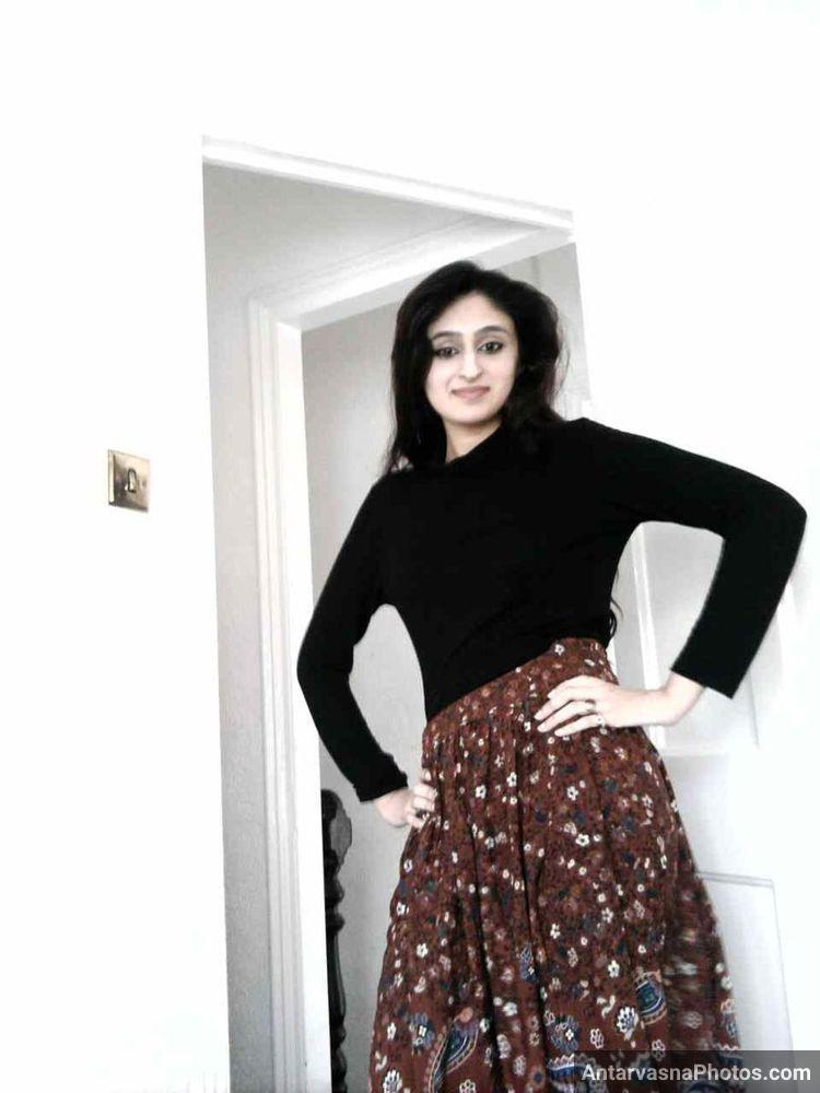 https://pub-5fcdf72a54cd4edbb03ec3edaa415a42.r2.dev/nakedleaks/27_sensual_images_of_a_pakistani_hijab_girl/3.jpg