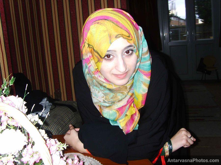 27 Sensual Images of a Pakistani hijab Girl