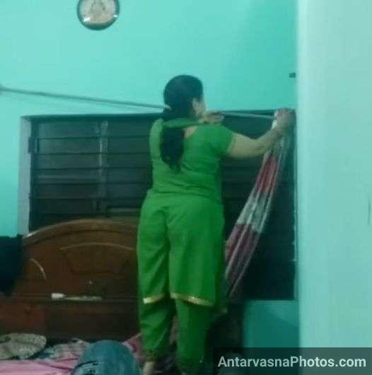 https://pub-5fcdf72a54cd4edbb03ec3edaa415a42.r2.dev/nakedleaks/28_sizzling_indian_photos_of_women_in_salwar/16.jpg