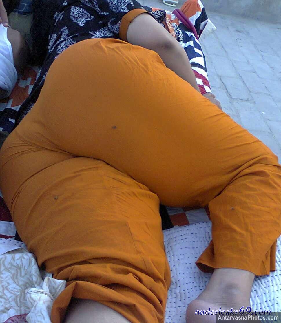 https://pub-5fcdf72a54cd4edbb03ec3edaa415a42.r2.dev/nakedleaks/28_sizzling_indian_photos_of_women_in_salwar/19.jpg