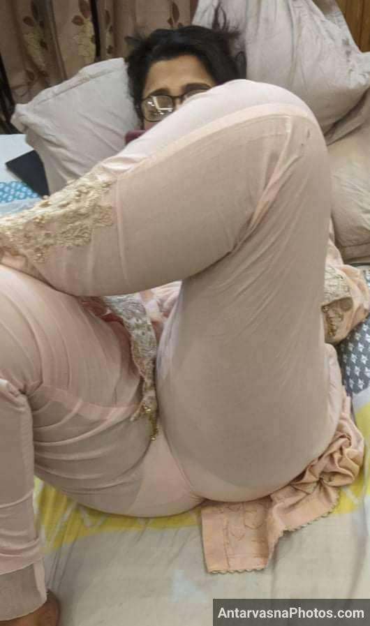 https://pub-5fcdf72a54cd4edbb03ec3edaa415a42.r2.dev/nakedleaks/28_sizzling_indian_photos_of_women_in_salwar/25.jpg