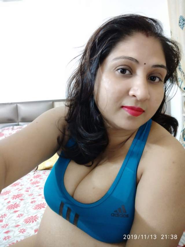 https://pub-5fcdf72a54cd4edbb03ec3edaa415a42.r2.dev/nakedleaks/30+_sensual_punjabi_married_woman_intimate_images/0.jpg