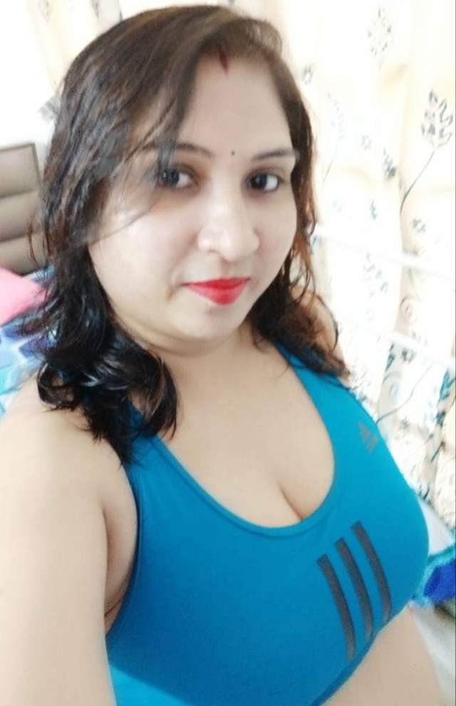 https://pub-5fcdf72a54cd4edbb03ec3edaa415a42.r2.dev/nakedleaks/30+_sensual_punjabi_married_woman_intimate_images/1.jpg
