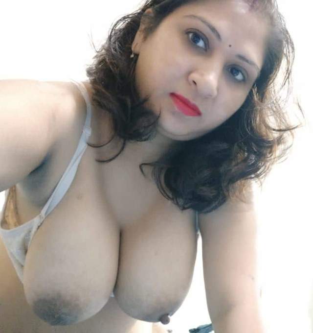 https://pub-5fcdf72a54cd4edbb03ec3edaa415a42.r2.dev/nakedleaks/30+_sensual_punjabi_married_woman_intimate_images/21.jpg