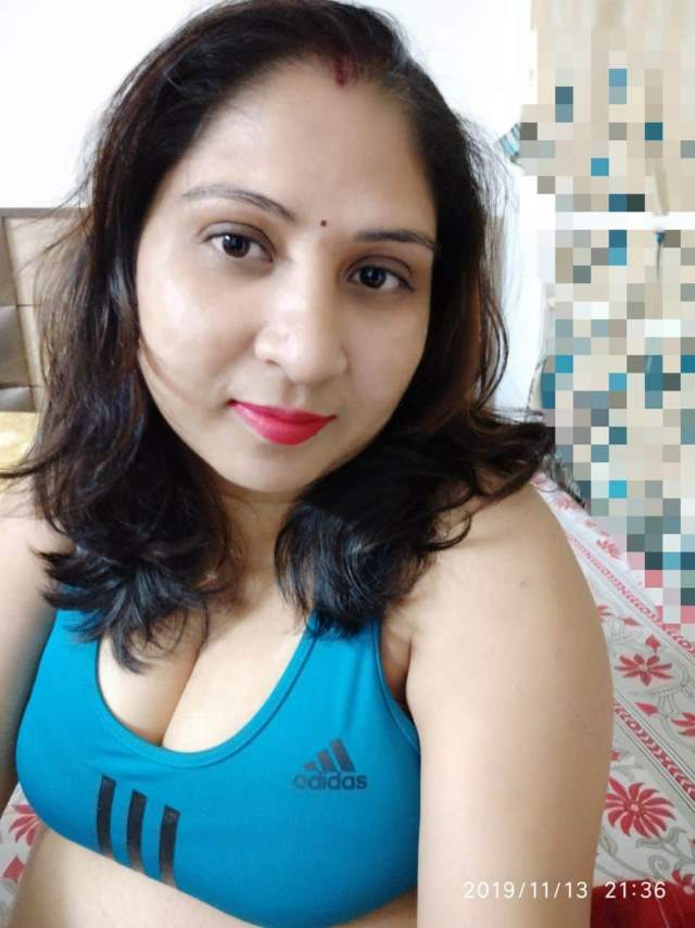 https://pub-5fcdf72a54cd4edbb03ec3edaa415a42.r2.dev/nakedleaks/30+_sensual_punjabi_married_woman_intimate_images/3.jpg