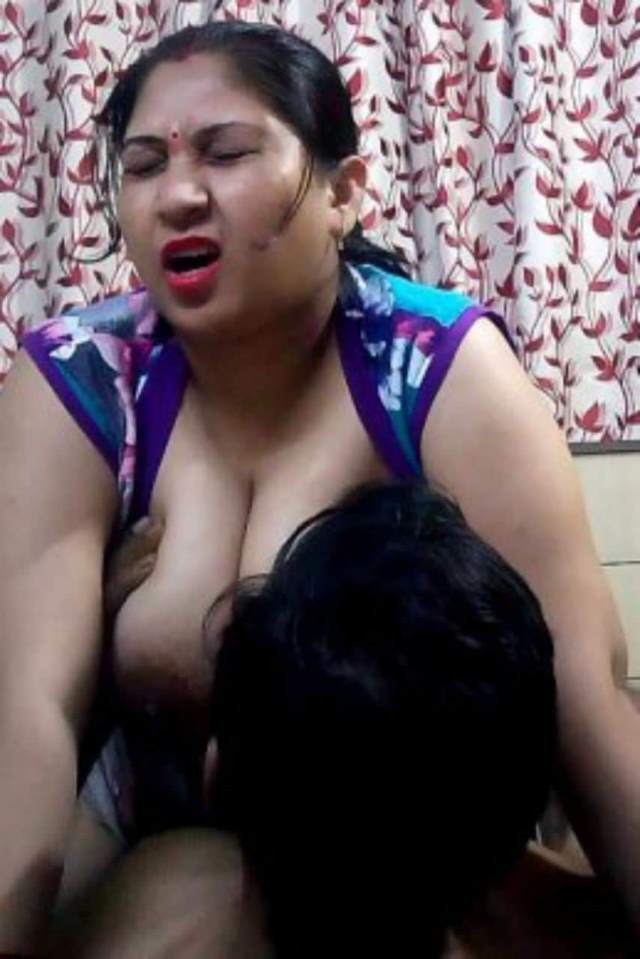 https://pub-5fcdf72a54cd4edbb03ec3edaa415a42.r2.dev/nakedleaks/30+_sensual_punjabi_married_woman_intimate_images/33.jpg