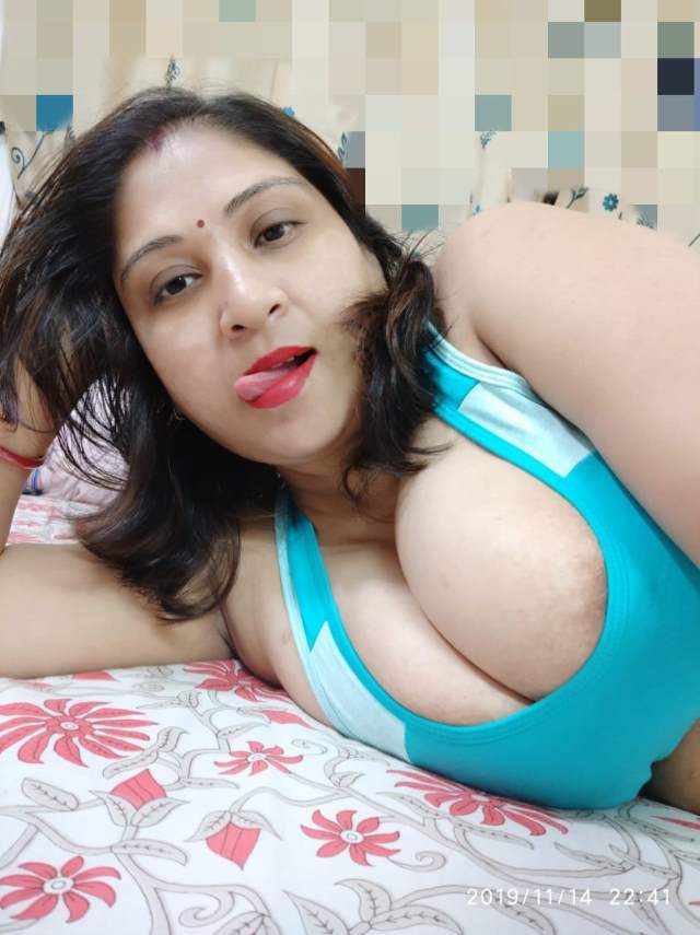 https://pub-5fcdf72a54cd4edbb03ec3edaa415a42.r2.dev/nakedleaks/30+_sensual_punjabi_married_woman_intimate_images/5.jpg