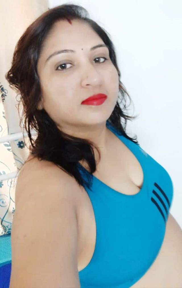 https://pub-5fcdf72a54cd4edbb03ec3edaa415a42.r2.dev/nakedleaks/30+_sensual_punjabi_married_woman_intimate_images/7.jpg