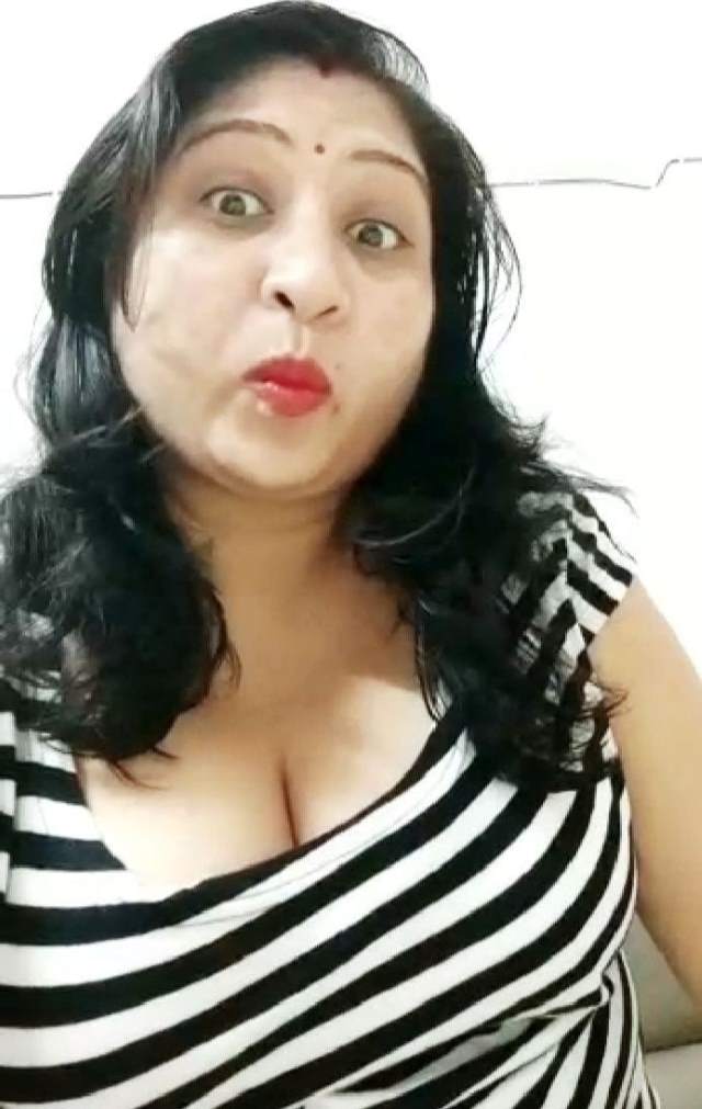 https://pub-5fcdf72a54cd4edbb03ec3edaa415a42.r2.dev/nakedleaks/30+_sensual_punjabi_married_woman_intimate_images/9.jpg