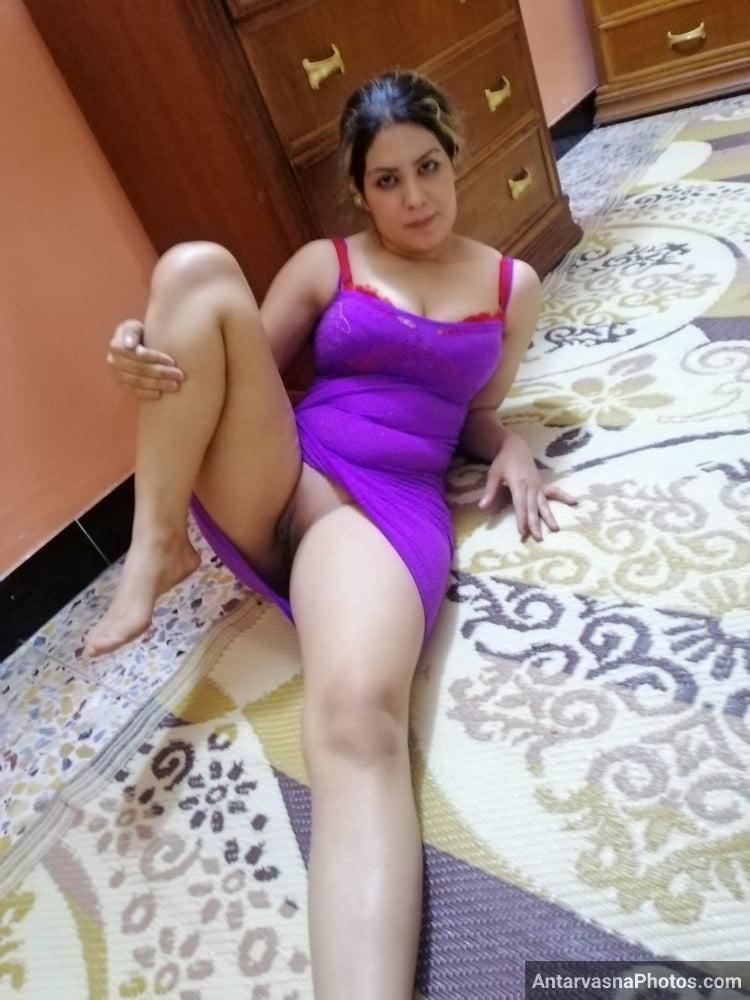 https://pub-5fcdf72a54cd4edbb03ec3edaa415a42.r2.dev/nakedleaks/33_revealing_pictures_of_desi_wife_–_sensual_busty_curves/4.jpg