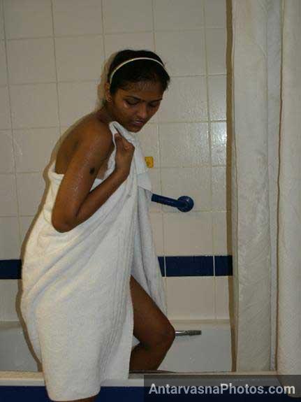 https://pub-5fcdf72a54cd4edbb03ec3edaa415a42.r2.dev/nakedleaks/35_nude_photos_of_indian_beauty_divya/10.jpg