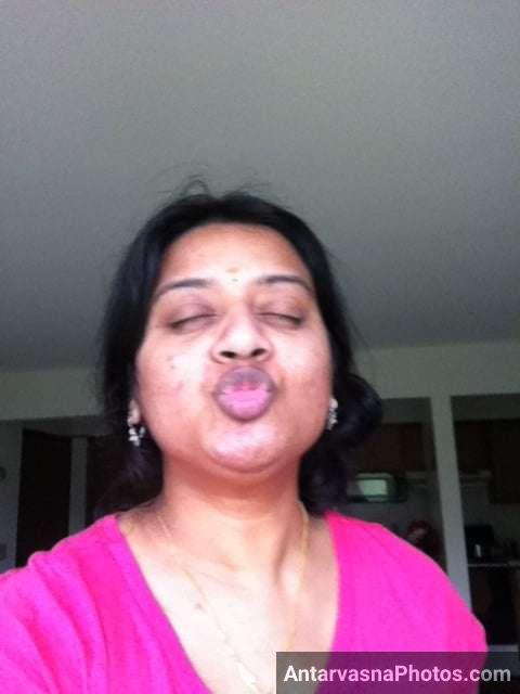 https://pub-5fcdf72a54cd4edbb03ec3edaa415a42.r2.dev/nakedleaks/40_sensual_selfies:_andhra_bhabhi's_provocative_assets_revealed/1.jpg