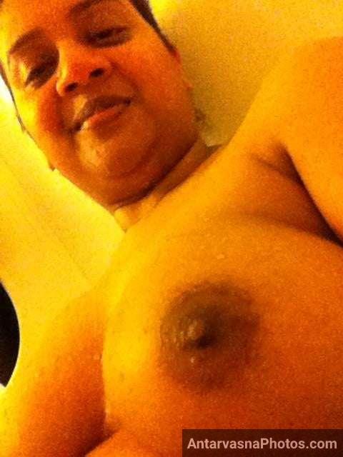 https://pub-5fcdf72a54cd4edbb03ec3edaa415a42.r2.dev/nakedleaks/40_sensual_selfies:_andhra_bhabhi's_provocative_assets_revealed/14.jpg