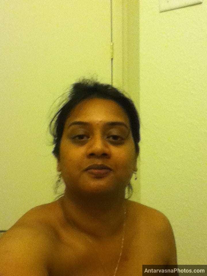 https://pub-5fcdf72a54cd4edbb03ec3edaa415a42.r2.dev/nakedleaks/40_sensual_selfies:_andhra_bhabhi's_provocative_assets_revealed/3.jpg