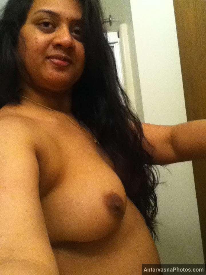 https://pub-5fcdf72a54cd4edbb03ec3edaa415a42.r2.dev/nakedleaks/40_sensual_selfies:_andhra_bhabhi's_provocative_assets_revealed/4.jpg