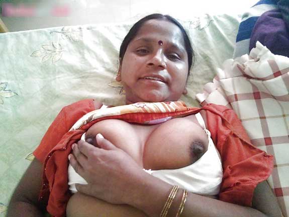 https://pub-5fcdf72a54cd4edbb03ec3edaa415a42.r2.dev/nakedleaks/50_indian_aunties_erotic_photos/20.jpg