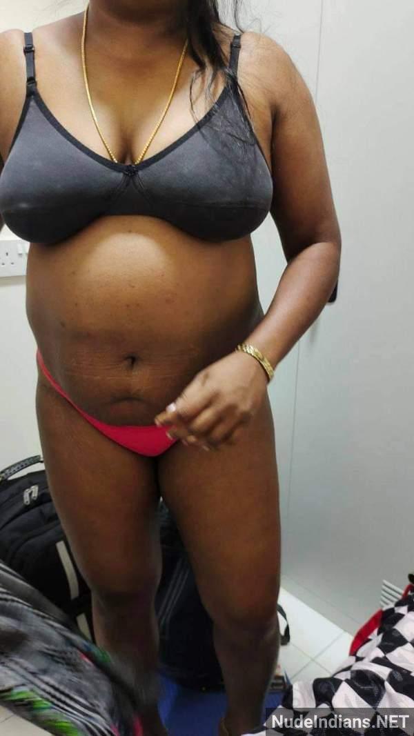 https://pub-5fcdf72a54cd4edbb03ec3edaa415a42.r2.dev/nakedleaks/50_revealing_images_of_indian_wives_and_mature_women_went_viral/34.jpg