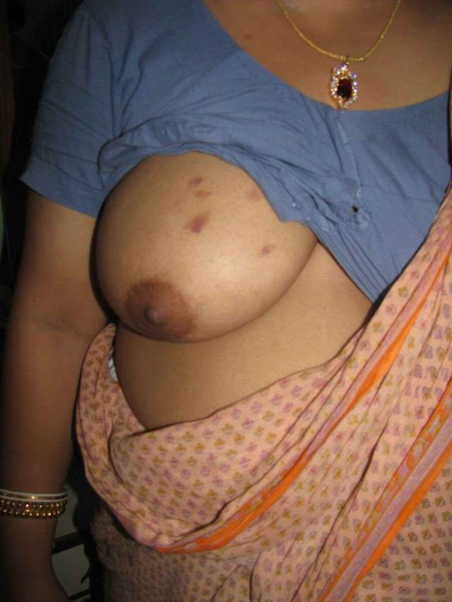 https://pub-5fcdf72a54cd4edbb03ec3edaa415a42.r2.dev/nakedleaks/50_stunning_photos_of_indian_aunties_with_large_breasts/47.jpg
