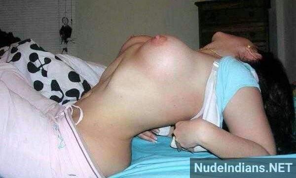 https://pub-5fcdf72a54cd4edbb03ec3edaa415a42.r2.dev/nakedleaks/57_desi_girls'_sensual_photos_displaying_alluring_breasts_and_genitals/23.jpg
