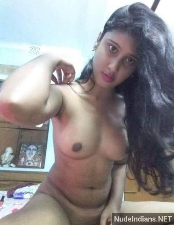 https://pub-5fcdf72a54cd4edbb03ec3edaa415a42.r2.dev/nakedleaks/57_desi_girls'_sensual_photos_displaying_alluring_breasts_and_genitals/33.jpg