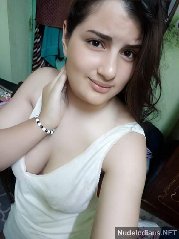 https://pub-5fcdf72a54cd4edbb03ec3edaa415a42.r2.dev/nakedleaks/65_south_indian_beauties_flaunting_big_assets_in_viral_photos/21.jpg