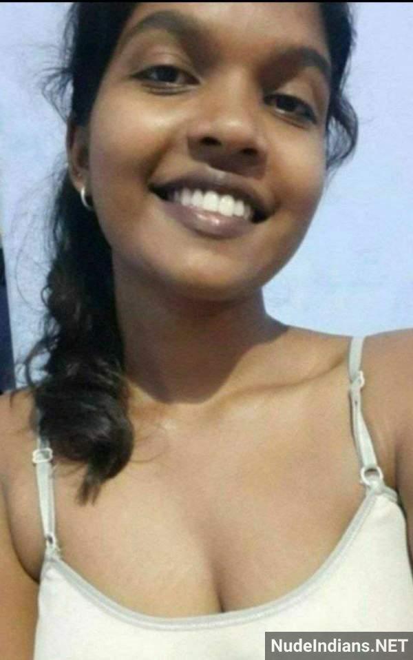 https://pub-5fcdf72a54cd4edbb03ec3edaa415a42.r2.dev/nakedleaks/65_south_indian_beauties_flaunting_big_assets_in_viral_photos/35.jpg
