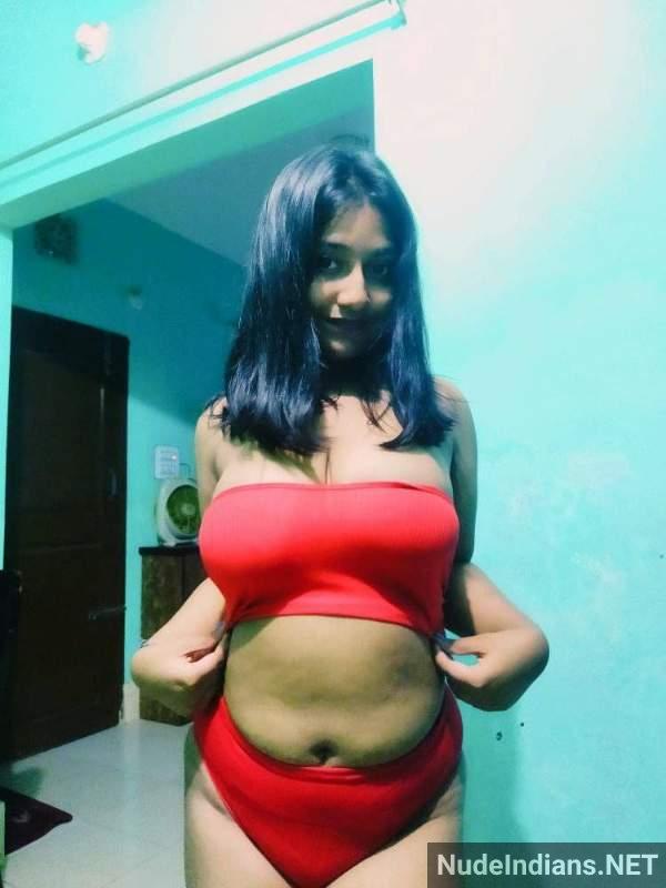 https://pub-5fcdf72a54cd4edbb03ec3edaa415a42.r2.dev/nakedleaks/accidentally_exposed:_kerala_housewives'_intimate_selfies/24.jpg