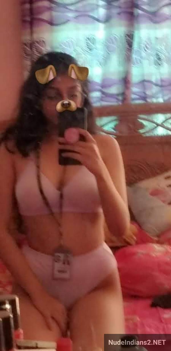 https://pub-5fcdf72a54cd4edbb03ec3edaa415a42.r2.dev/nakedleaks/aditi_from_south_delhi_tempts_with_revealing_photos/5.jpg