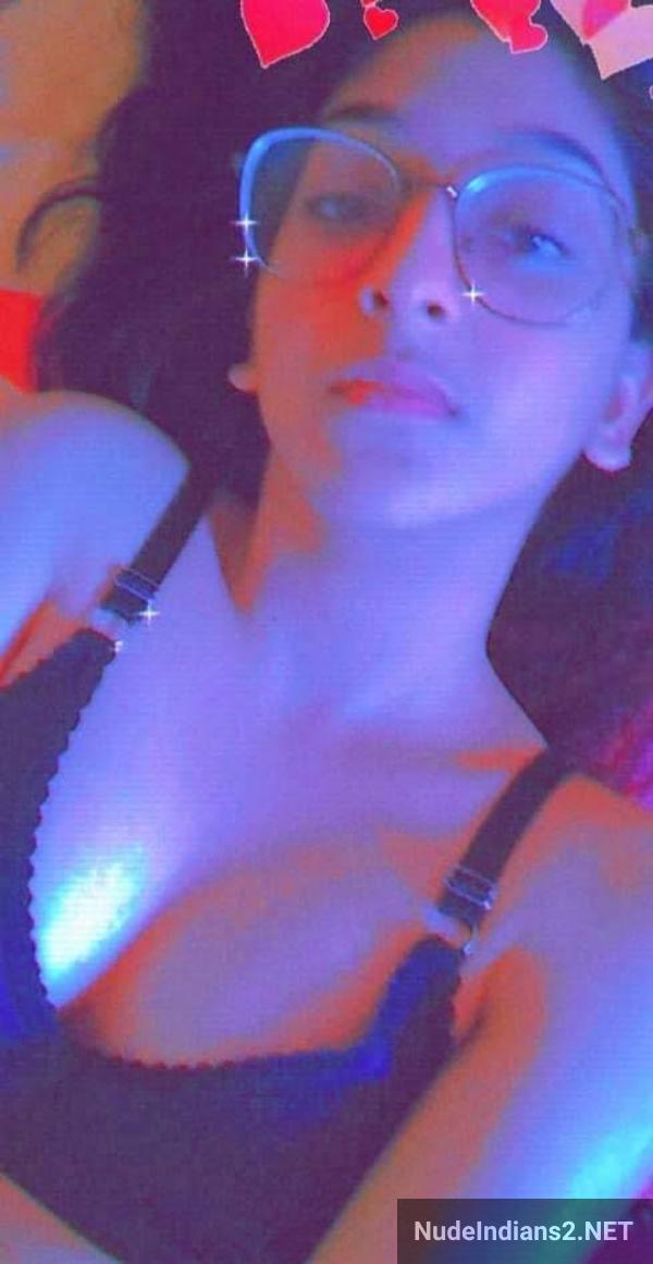 https://pub-5fcdf72a54cd4edbb03ec3edaa415a42.r2.dev/nakedleaks/aditi_from_south_delhi_tempts_with_revealing_photos/8.jpg