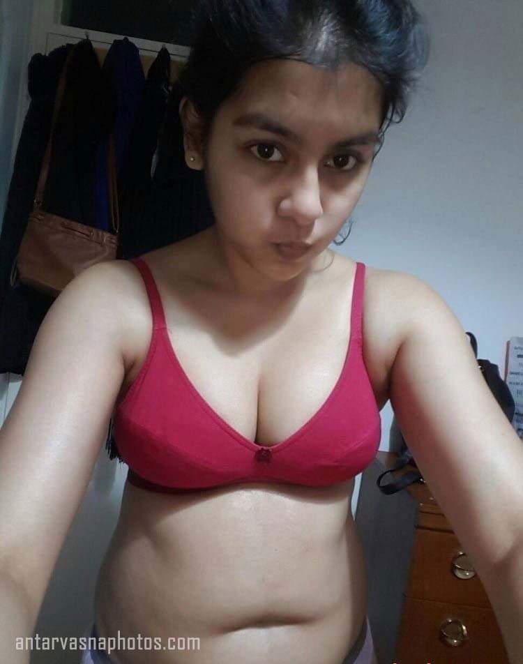 https://pub-5fcdf72a54cd4edbb03ec3edaa415a42.r2.dev/nakedleaks/adorable_college_student_nikita_ki_naked_selfie/3.jpg
