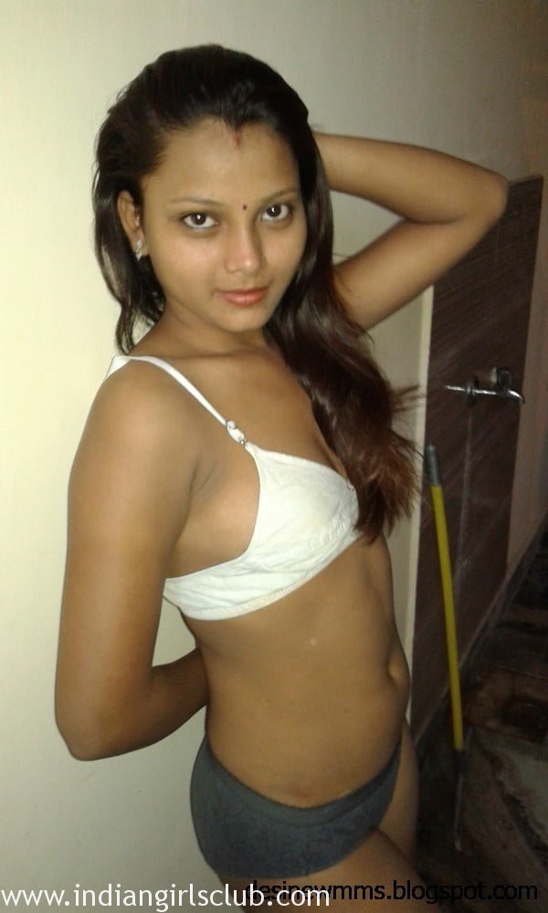 https://pub-5fcdf72a54cd4edbb03ec3edaa415a42.r2.dev/nakedleaks/adorable_desi_bhabhi_showcasing_attractive_chest_pictures/2.jpg