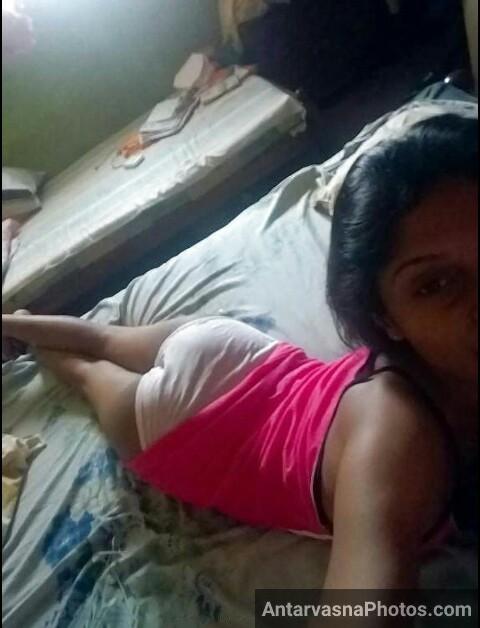 https://pub-5fcdf72a54cd4edbb03ec3edaa415a42.r2.dev/nakedleaks/adorable_desi_girl's_intimate_selfies_(39_sensual_indian_images)/30.jpg