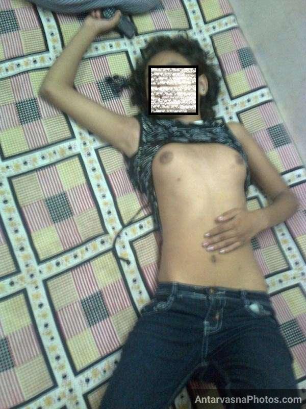 Adorable desi teenage girl and her younger sister's alluring pictures