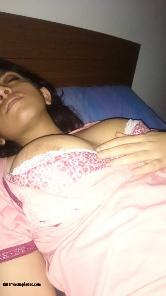https://pub-5fcdf72a54cd4edbb03ec3edaa415a42.r2.dev/nakedleaks/adorable_indian_girlfriend_gets_intimate_with_boyfriend/1.jpg